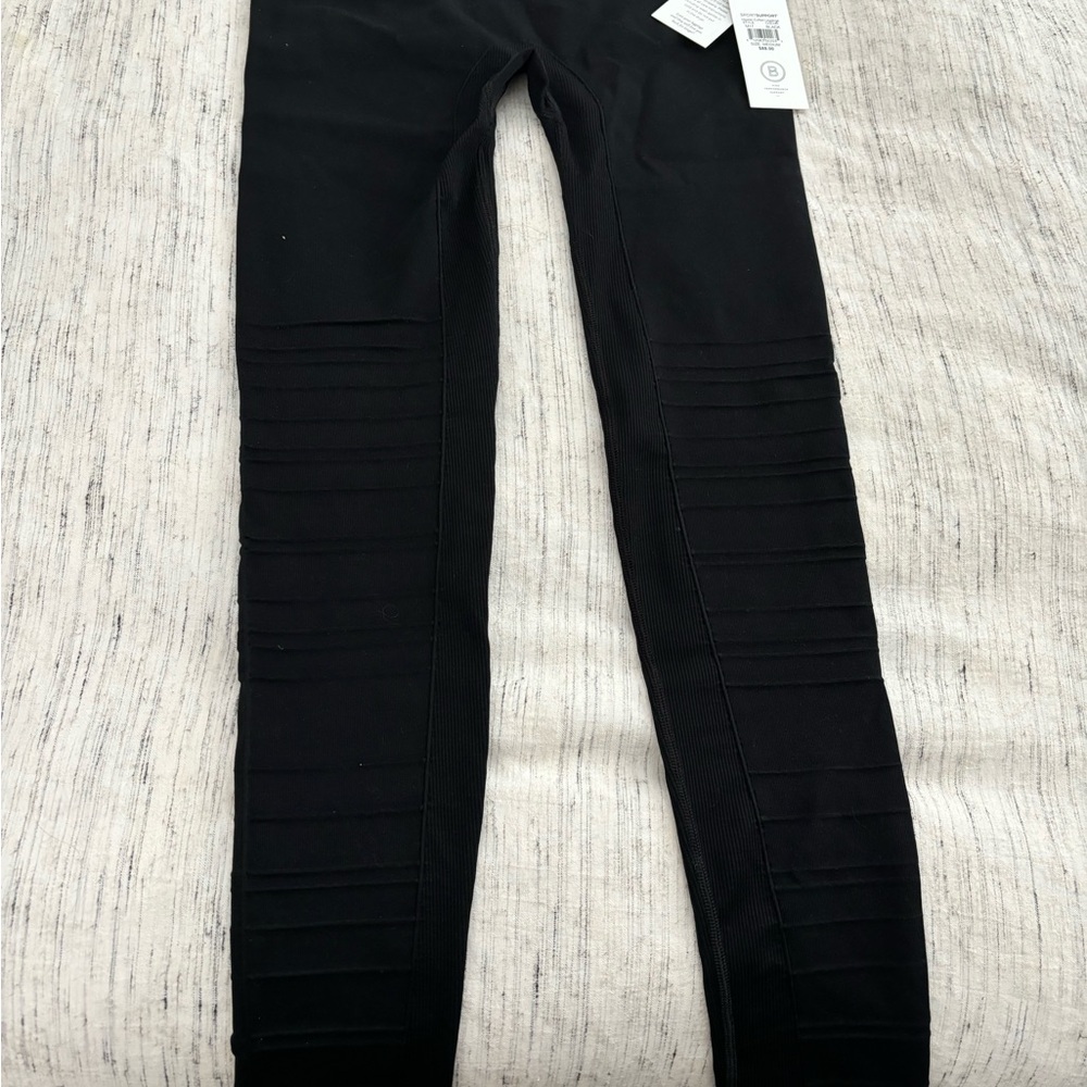 Blanqi (NWT) Pre or Post Maternity Sport Support Hipster Cuffed Leggings